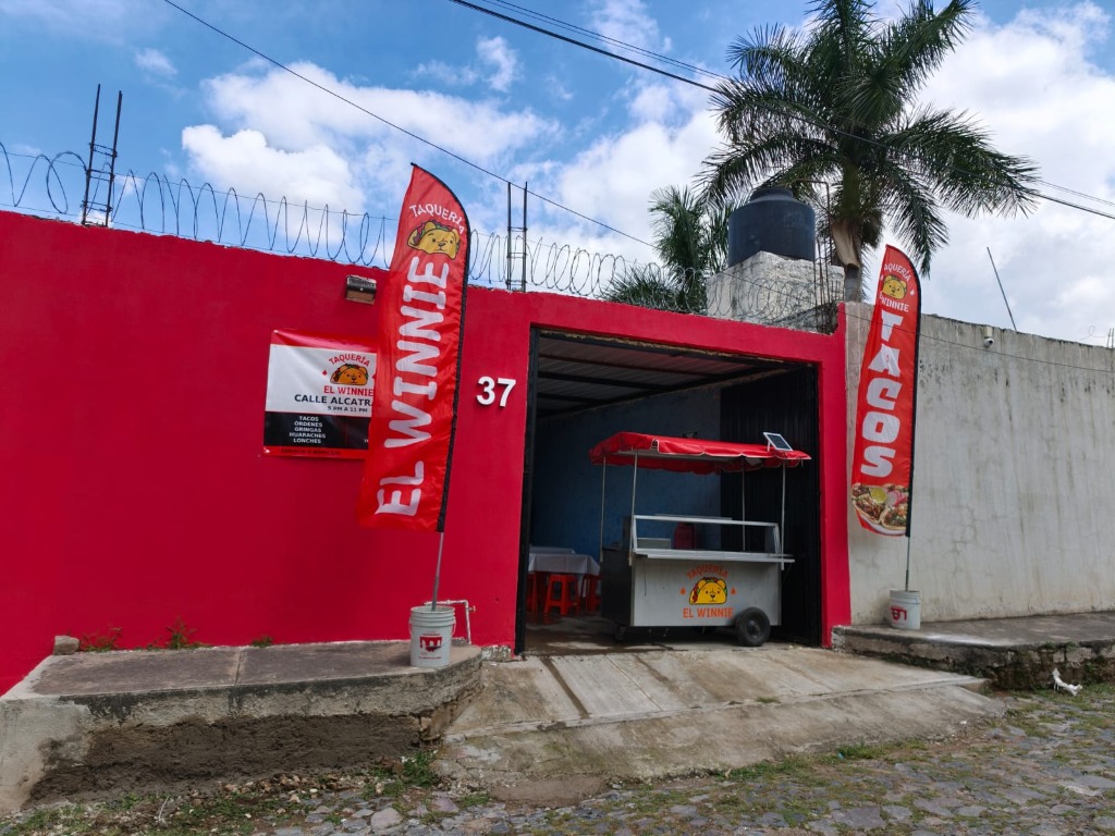 Nueva Fachada de Taquería Winnie en Calle Alcatraz 37
